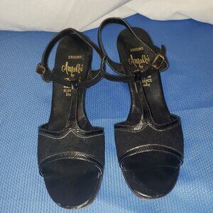 Amalfi by Rangoni Black Leather T-Strap Sandals - 8.5S